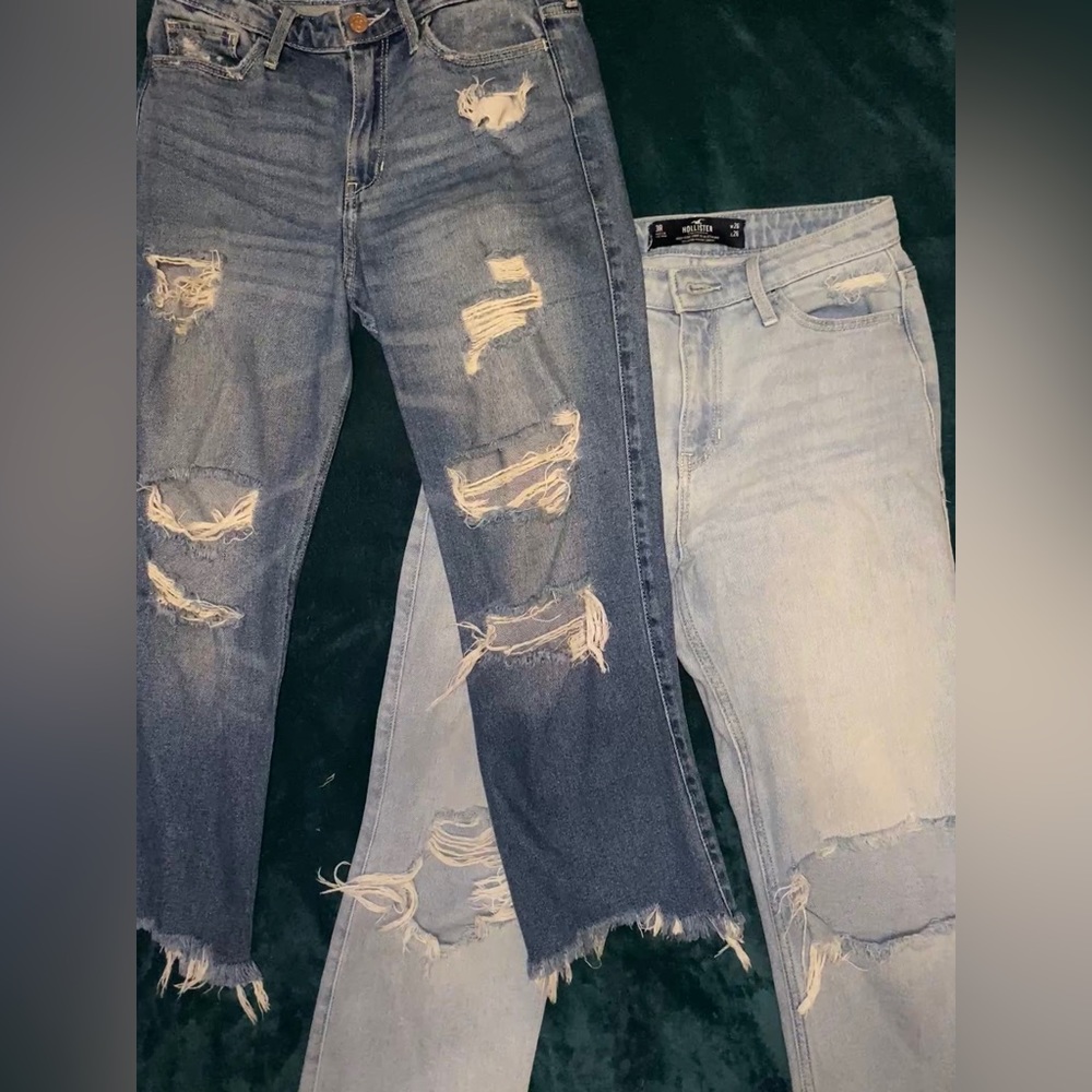 TWO HOLLISTER USED BLUE JEANS SIZE 26